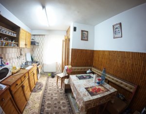 Apartament 4 camere, decomandat, balcon, 2 bai, etaj 1 din 4, E-V, Marasti