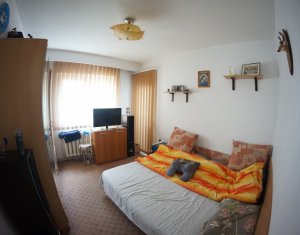 Apartament 4 camere, decomandat, balcon, 2 bai, etaj 1 din 4, E-V, Marasti