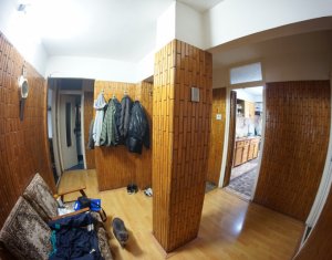Apartament 4 camere, decomandat, balcon, 2 bai, etaj 1 din 4, E-V, Marasti