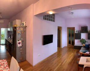 Apartment 3 rooms for sale in Floresti