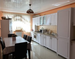 Apartment 3 rooms for sale in Floresti