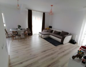 Apartment 3 rooms for sale in Floresti