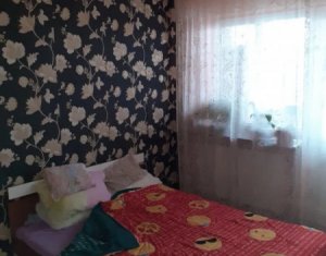 Apartament 2 camere, zona strazii Parang, pret avantajos, decomandat