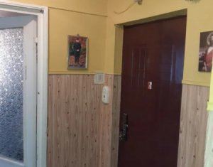 Apartament 2 camere, zona strazii Parang, pret avantajos, decomandat