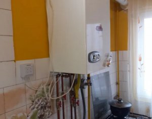 Apartament 2 camere, zona strazii Parang, pret avantajos, decomandat