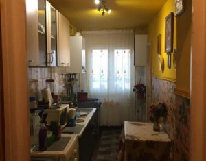 Apartament 2 camere, zona strazii Parang, pret avantajos, decomandat