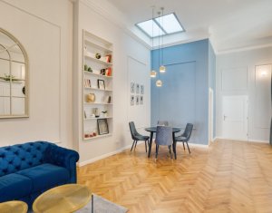 Apartament lux, 4 camere, 121 mp, balcon, etaj 1, centru, Piata Unirii