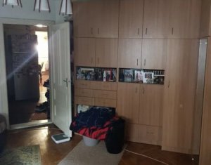 Vanzare apartament cu 2 camere, zona strazii Primaverii, decomandat