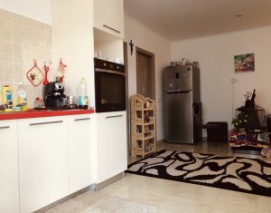 Apartment 3 rooms for sale in Floresti