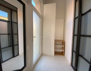 Apartament la casa, curte, parcare, 2 camere, ultrafinisat, centru