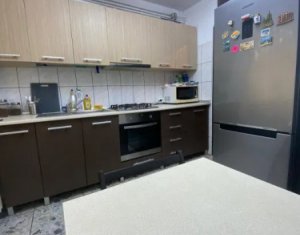 Appartement 4 chambres à vendre dans Cluj-napoca, zone Manastur