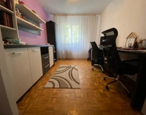 Apartment 4 rooms for sale in Cluj-napoca, zone Manastur