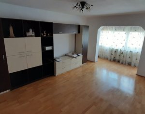 Apartment 3 rooms for sale in Floresti