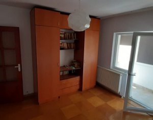 Apartment 3 rooms for sale in Floresti