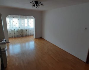 Apartment 3 rooms for sale in Floresti