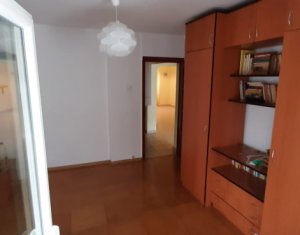 Apartment 3 rooms for sale in Floresti