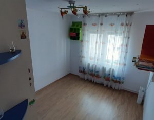 Apartment 3 rooms for sale in Floresti