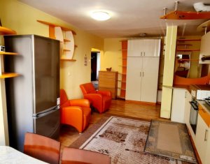 Apartament 3 camere, 80mp, 2 balcoane, 2 bai, parter peste garaj, zona Titulescu