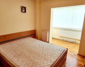 Apartament 3 camere, 80mp, 2 balcoane, 2 bai, parter peste garaj, zona Titulescu