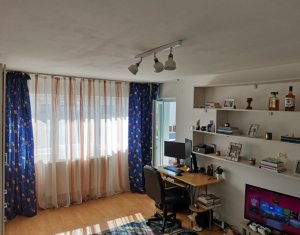 Apartament o camera, decomandat, 38mp, strada Calea Turzii