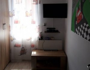 Apartment 3 rooms for sale in Floresti