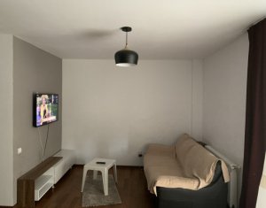 Apartament 3 camere, situat in Floresti, zona centrala