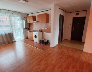 Apartament trei camere, semidecomandat, strada Sub Cetate, Floresti