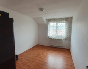 Apartament trei camere, semidecomandat, strada Sub Cetate, Floresti