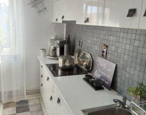 Apartament 4 camere, 80 mp, decomandat, etaj 3 din 4, Zorilor