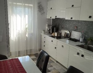 Apartament 4 camere, 80 mp, decomandat, etaj 3 din 4, Zorilor