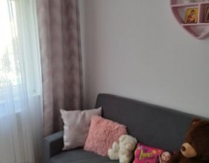 Apartament 4 camere, 80 mp, decomandat, etaj 3 din 4, Zorilor