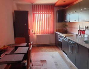 Apartament 4 camere decomandat, etaj intemediar, Intre Lacuri