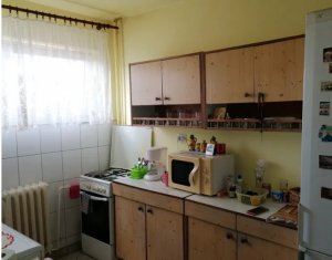 Apartament 2 camere decomandat, etaj intermediar, zona Piata Flora, Manastur