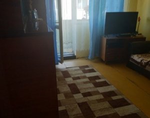 Vand apartament de 2 camere, zona Big