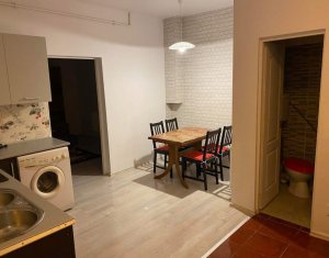 Apartament la casa, 35 mp, curte comuna, zona strazii Paris