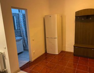 Apartament la casa, 35 mp, curte comuna, zona strazii Paris