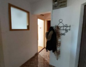 Vanzare apartament cu 2 camere, zona strazii Primaverii, decomandat