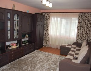 Apartament 2 camere, decomandat, finisat, etaj 3, Intre Lacuri