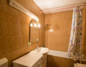 Apartament cochet, cu centrala proprie si AC, Gheorgheni, loc de parcare