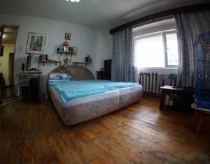  Apartament spatios, zona semicentrala, 3 camere, 2 bai, balcon boxa si parcare