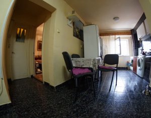  Apartament spatios, zona semicentrala, 3 camere, 2 bai, balcon boxa si parcare