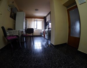  Apartament spatios, zona semicentrala, 3 camere, 2 bai, balcon boxa si parcare