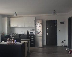 Apartament 3 camere, situat in Floresti, zona centrala