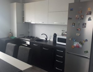 Apartament 3 camere, situat in Floresti, zona centrala