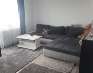 Apartament 3 camere, situat in Floresti, zona centrala