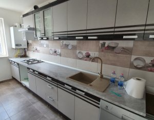 Apartment 3 rooms for sale in Floresti