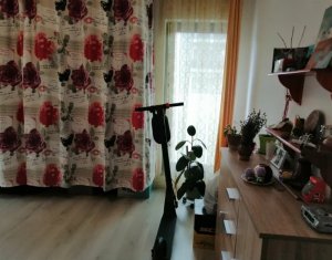 Apartament 3 camere, finisat si utilat, bloc tip vila, gradina + parcare cu CF