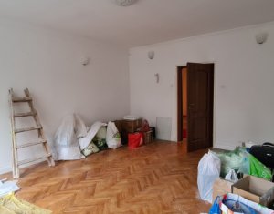 Ocazie! 4 camere, 145 mp utili, 2 bai, terasa, balcon, garaj, boxa, Centru