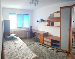 Appartement 4 chambres à vendre dans Cluj-napoca, zone Manastur