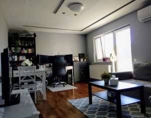 Apartament 2 camere, decomandat, balcon, etaj 3/4, zona Iulius Mall